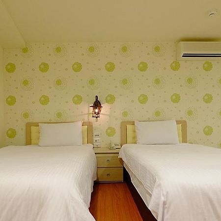 Green Park Commercial Hotel Тайнань Экстерьер фото