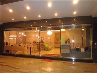 Green Park Commercial Hotel Тайнань Экстерьер фото