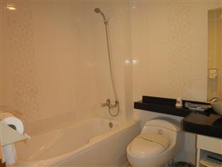 Green Park Commercial Hotel Тайнань Экстерьер фото