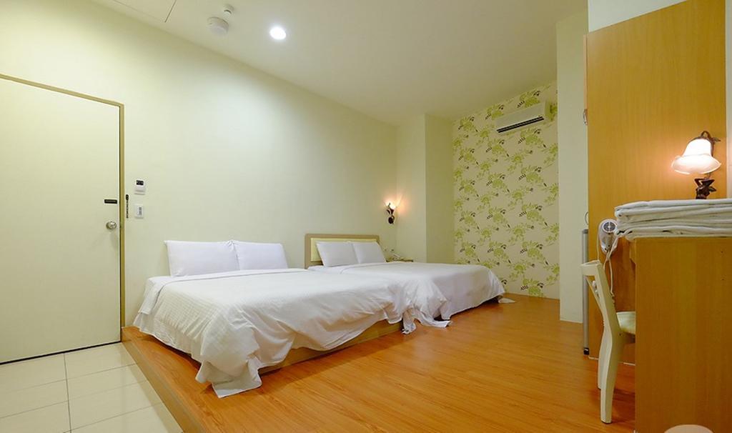 Green Park Commercial Hotel Тайнань Экстерьер фото