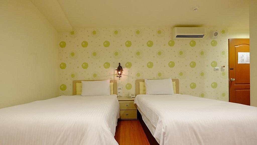Green Park Commercial Hotel Тайнань Экстерьер фото