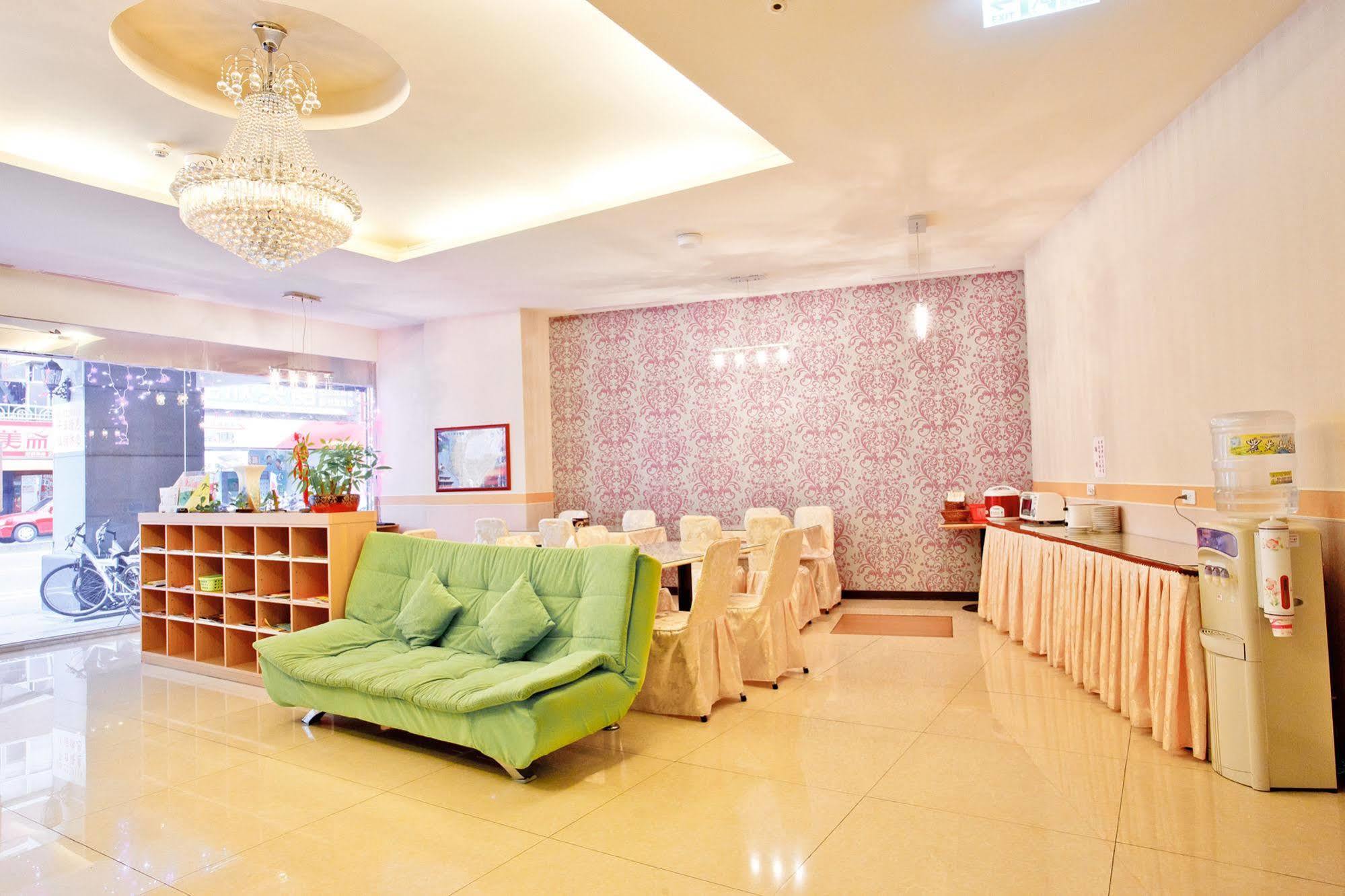 Green Park Commercial Hotel Тайнань Экстерьер фото