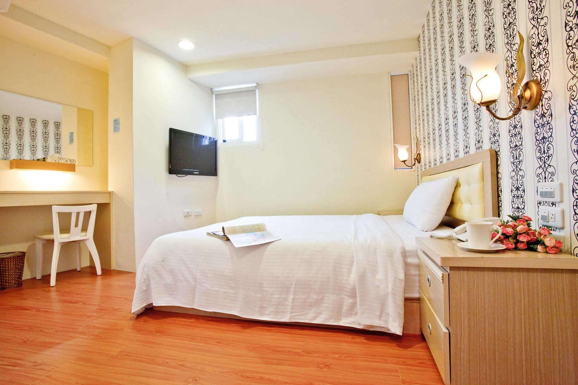Green Park Commercial Hotel Тайнань Экстерьер фото